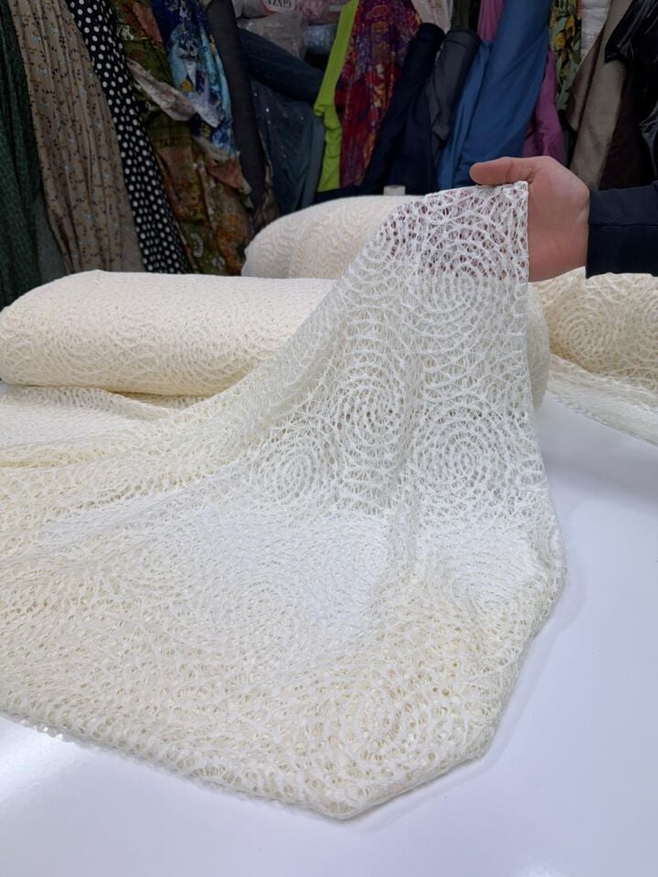 Krem Sarmaşık Dantel
